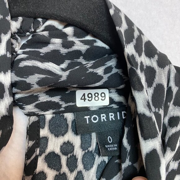 Torrid Tie Neck Blouse Women's 0X Black Sleeveless Cheetah Georgette $39 NWOT - Picture 2 of 6